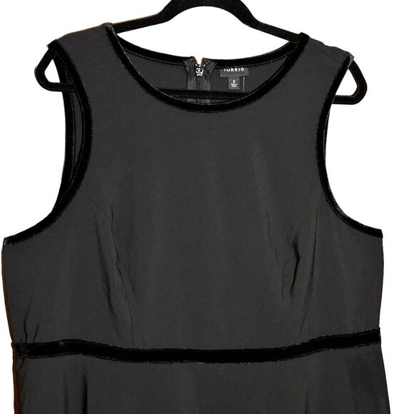 NWT TORRID Women’s Black Crepe Velvet Trim Asymmetrical Peplum Top Size 2X - Picture 2 of 12